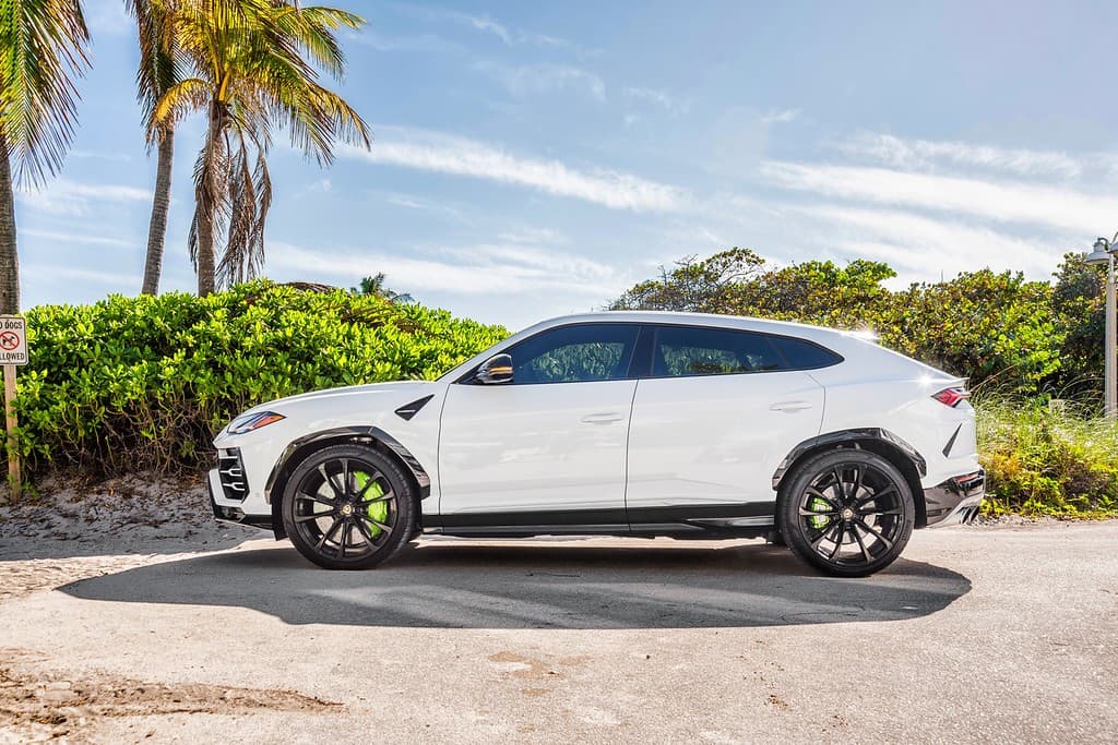 White Urus4