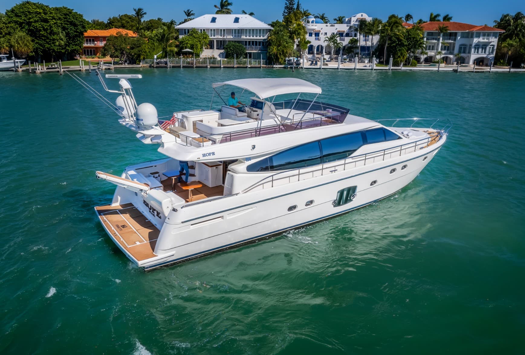 Ferretti Flybridge1